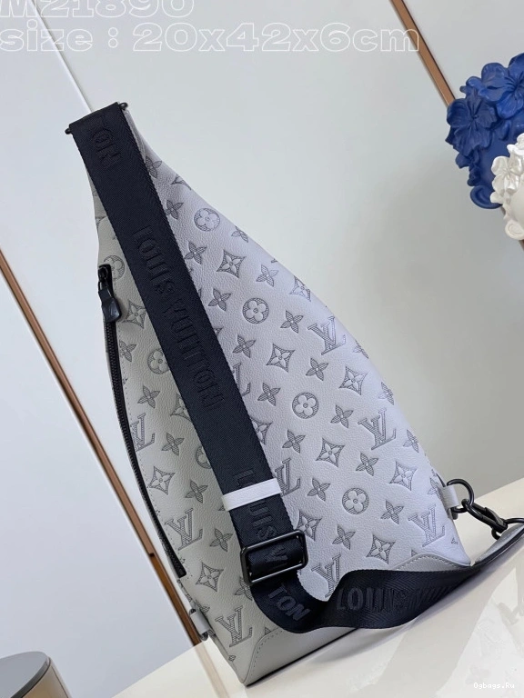 VUITTON LOUIS Duo Slingbag-20*42*6cm 0129